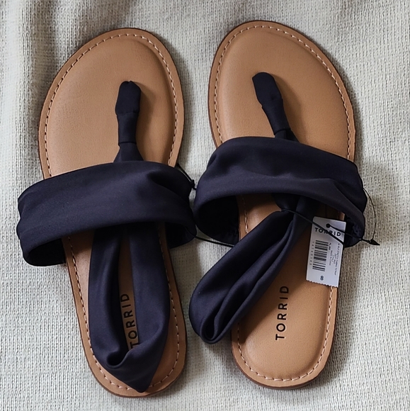 BNWT Torrid Black Elastic Stretch Sandals sz 8W - Picture 5 of 5